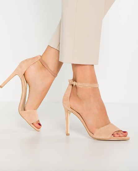 Conoce los zapatos de novia que causan furor en las redes sociales