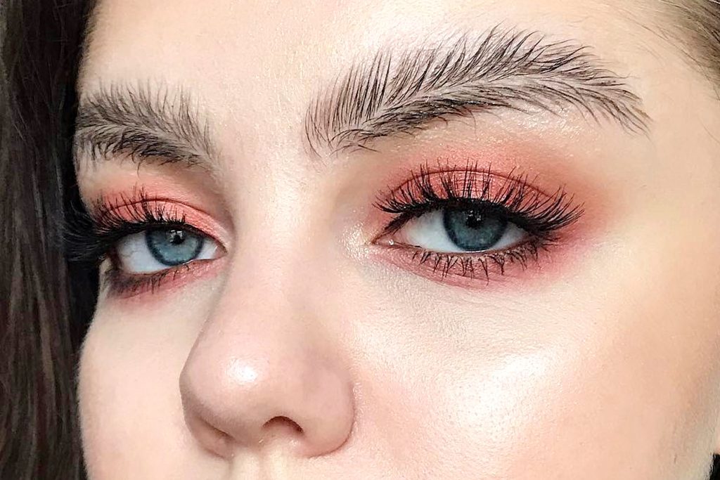 Cejas pluma, tendencia en maquillaje