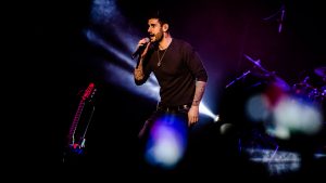 Melendi cantó, bailó y enamoró en su paso por Chile