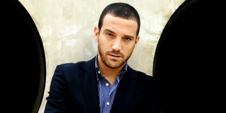 Julián Elfenbein se disfraza de conocido personaje para el cumpleaños de su hijo