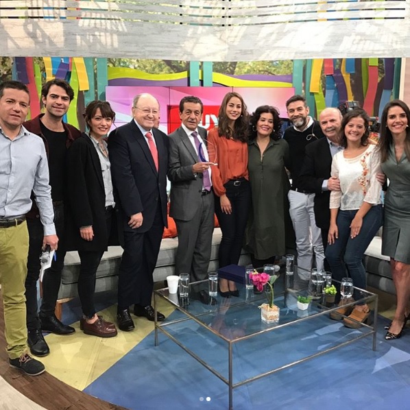 Actores de La Colombiana junto al embajador colombiano