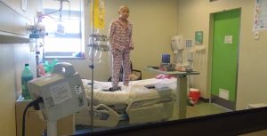 Niña chilena que emocionó a Luis Fonsi con video desde hospital lo desafía a bailar "Despacito"