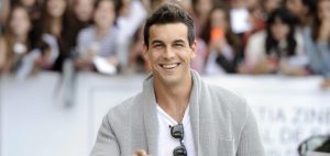Mario Casas enternece las redes sociales junto a su hermano menor