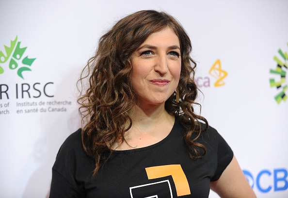 Mayim en The 5th Biennial Stand Up To Cancer