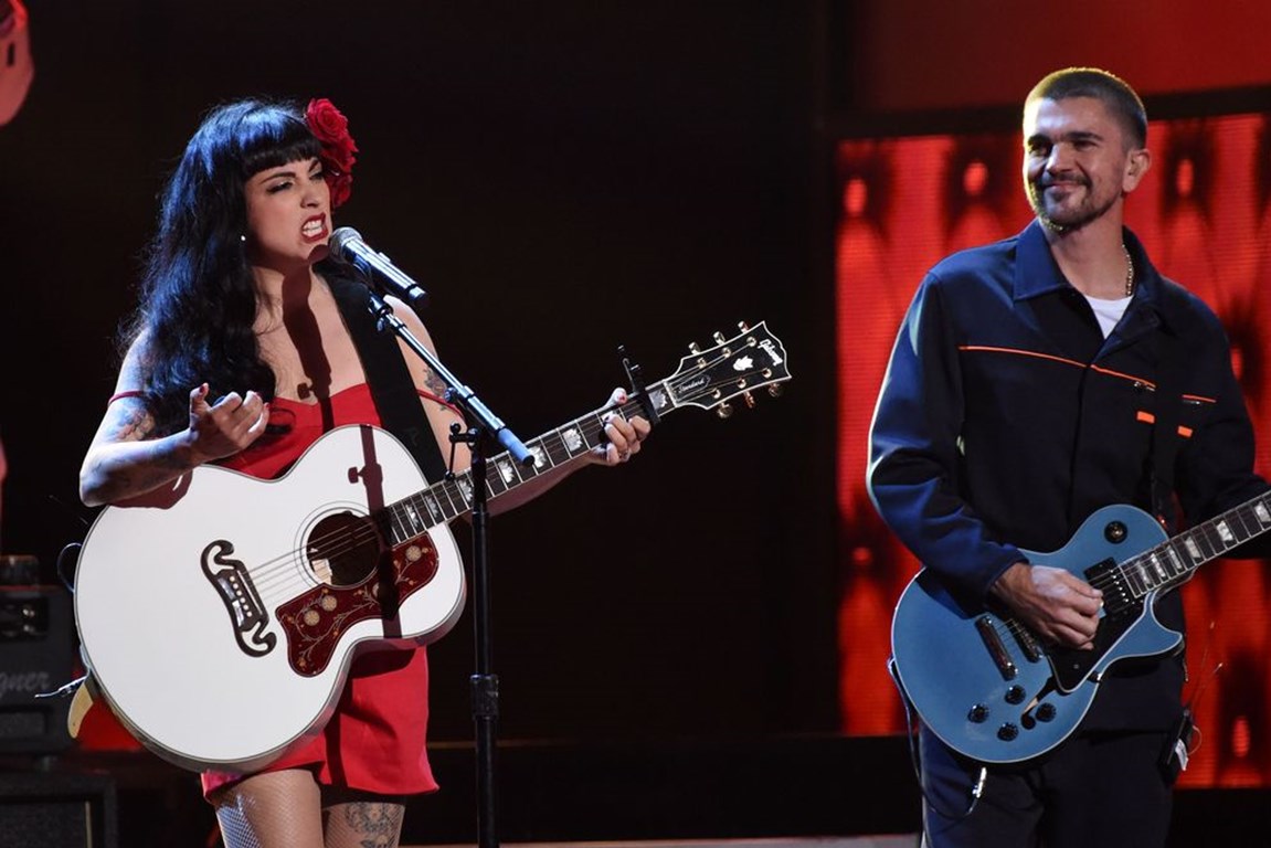 Mon Laferte y Juanes