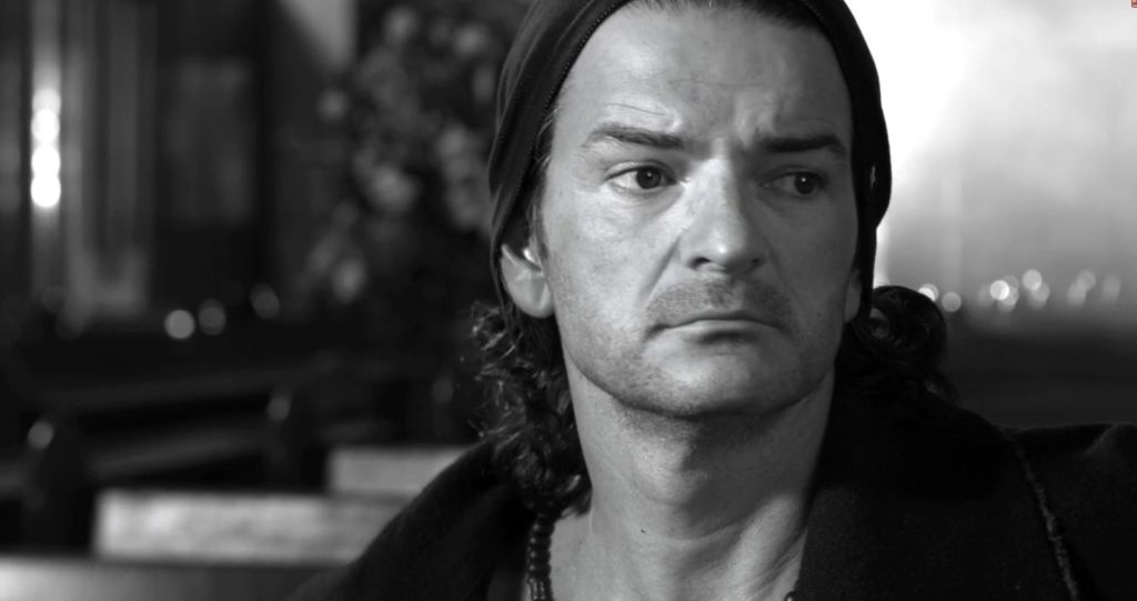 Ricardo Arjona se retira indignado de una entrevista televisiva