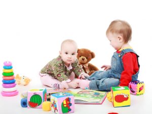 ¿Madre primeriza? Estos 5 juguetes ayudarán a ejercitar la motricidad en tu bebé