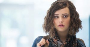 Seguidoras de "13 reasons why" pintan sus uñas de azul para apoyar a víctimas de bullying