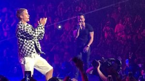 Luis Fonsi y Justin Bieber cantan en vivo por primera vez "Despacito"