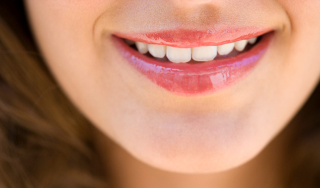 ¿Tienes labios finos? ¡Acá te contamos cómo maquillarlos!