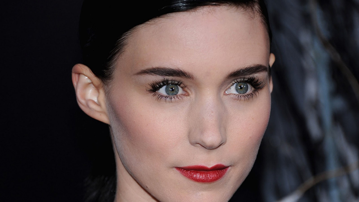 ¿Tienes labios finos? ¡Acá te contamos cómo maquillarlos!