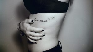 Underboob, la nueva moda en tatuajes