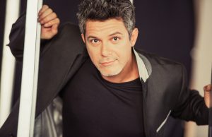 Mira el juvenil cambio de look de Alejandro Sanz