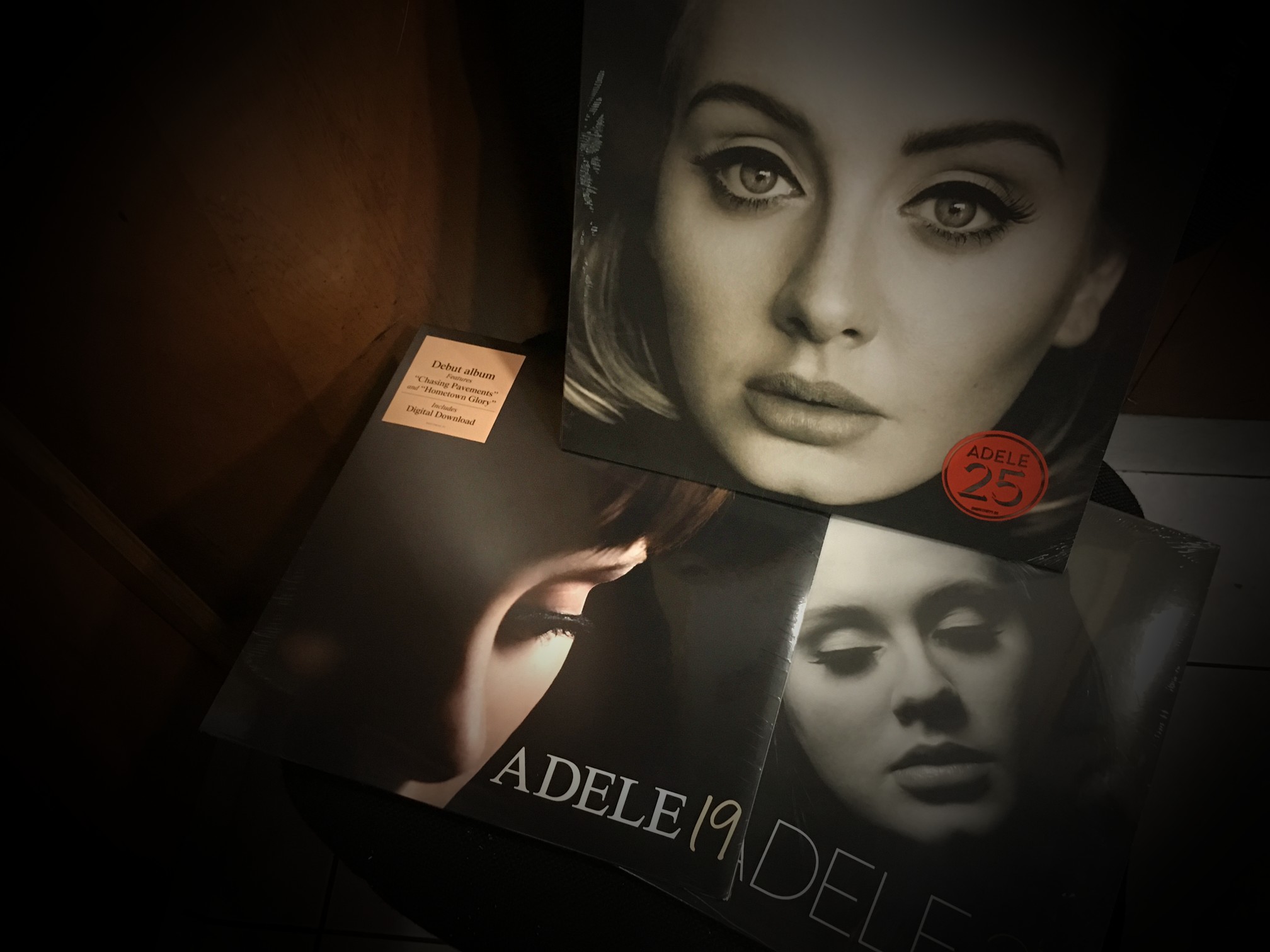 Celebramos el cumpleaños de Adele regalando su discografía en vinilo — FMDOS