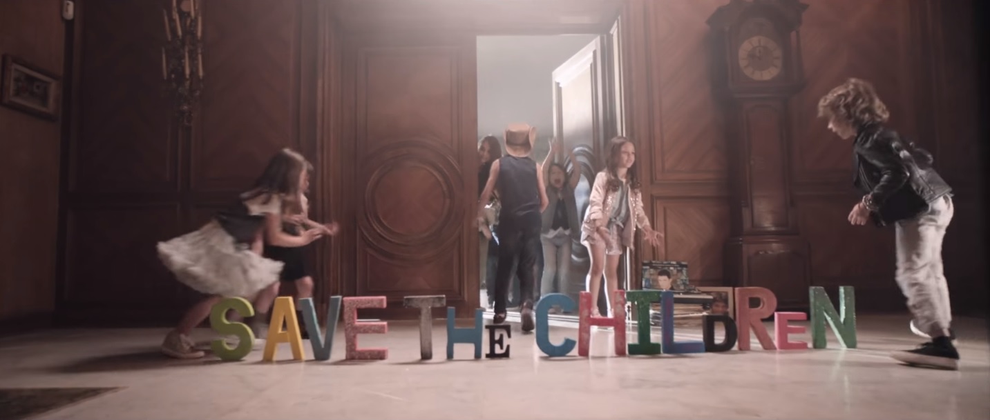 #AlertaDeEstreno ¡Mira el video oficial de la nueva versión de "Y, ¿si fuera ella?" de Alejandro Sanz!