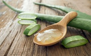 Hidrata y nutre tus labios con este truco con aloe vera
