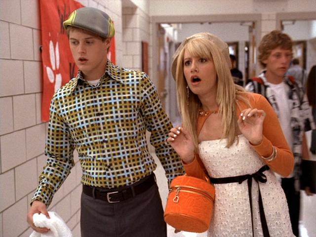 Ashley Tisdale y Lucas Grabeel interpretando a Sharpay y Ryan en High School Musical.