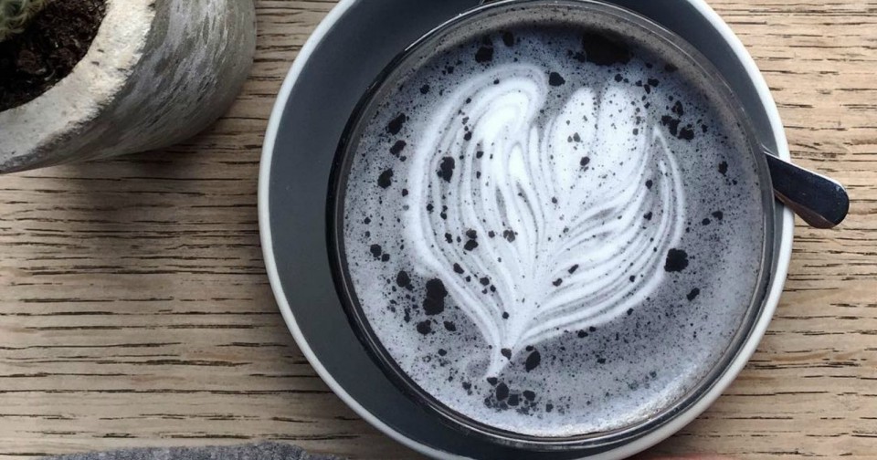 Black latte: La nueva tendencia ideal para disfrutar en un día frío