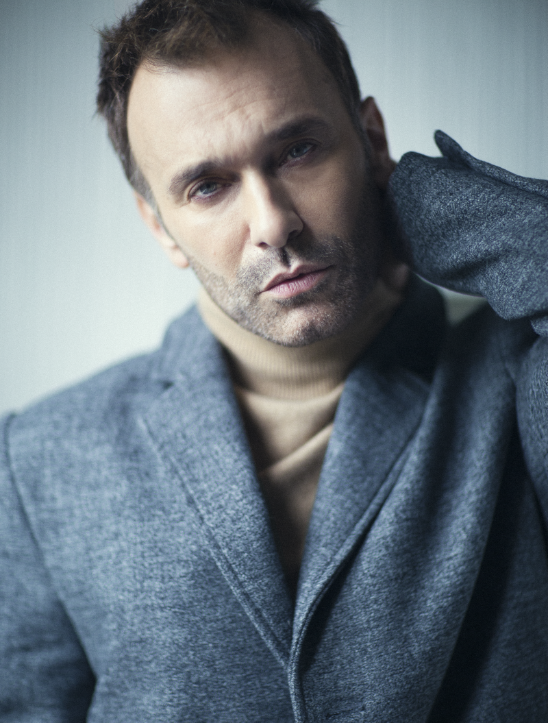 Jordi Castell protagoniza la nueva revista "Cosas"