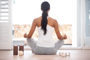 Combate el estrés con estas 4 posturas básicas de Yoga