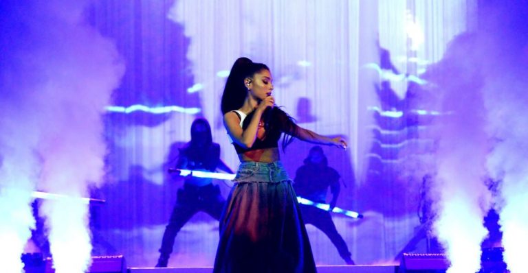 #FMDOSTeInforma 22 de muertos y más de 50 heridos dejan explosiones en concierto de Ariana Grande