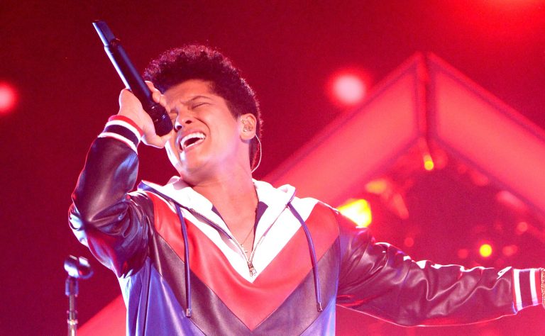 8 canciones de Bruno Mars para regalonear con tu pareja