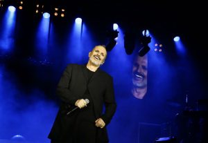 ¿Fan de Miguel Bosé? Participa por entradas y premios exclusivos para la Noche de FMDOS