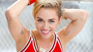 Miley Cyrus muestra su nuevo look en programa estadounidense
