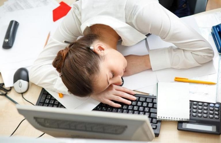 ¿Qué? Ofrecen sueldo de $1.500.000 por "hacer nada" en el trabajo: Se puede postular desde Chile