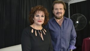Pimpinela actualiza su versión del hit "Olvídame y pega la vuelta"