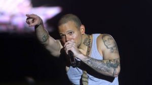 Piden declarar como visita no grata a Residente por letra de nueva canción