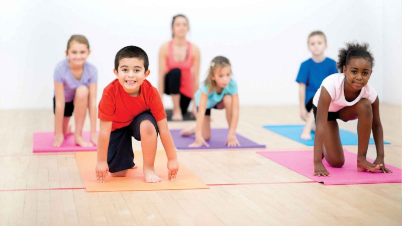 Yoga niños ayuda a la concentración y canalizar energías