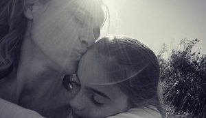 Hija de Amaya Forch cuenta lo bien que lo pasa con su mamá