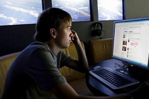 Locura por la ballena azul: ¿Cómo proteger a niños y adolescentes en Internet?