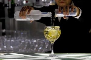 ¿Por qué no deberías mezclar bebidas energéticas con alcohol?