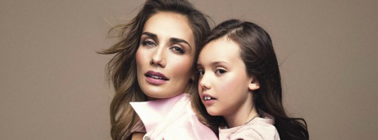 Carolina de Moras y su hija Mila en revista "Cosas"