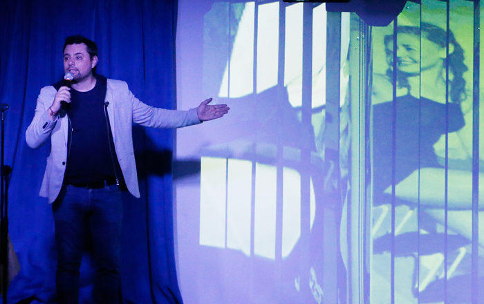 Daniel Valenzuela en stand up comedy 