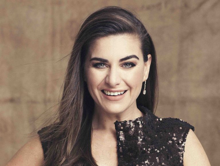 ¡Ingrid Cruz protagoniza la portada de la nueva edición de revista "Cosas"!