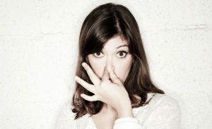 Conoce qué actores son acusados de oler mal