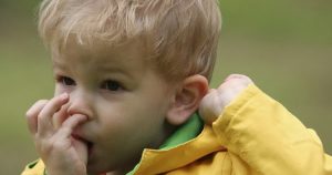 Estudio revela que comerse las secreciones nasales hace bien para la salud