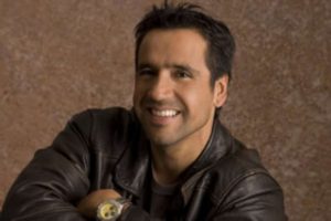 Renato Munster se une a Mega para ser parte de la teleserie que reemplazará a "Amanda"