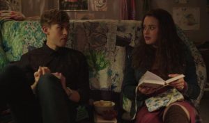 Tommy Dorfman, de "13 reasons why", impactó con su look con tacos en entrega de premios