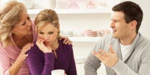 ¿Problemas con tus suegros? 8 claves para sobrevivir al conflicto
