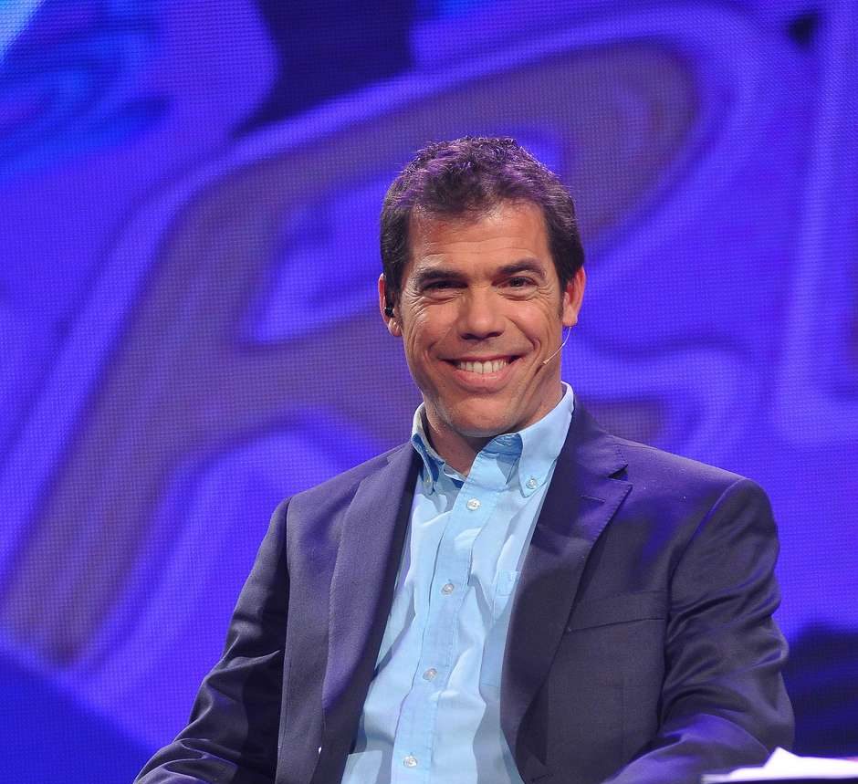 Álvaro Escobar confirma su salida definitiva de Mega