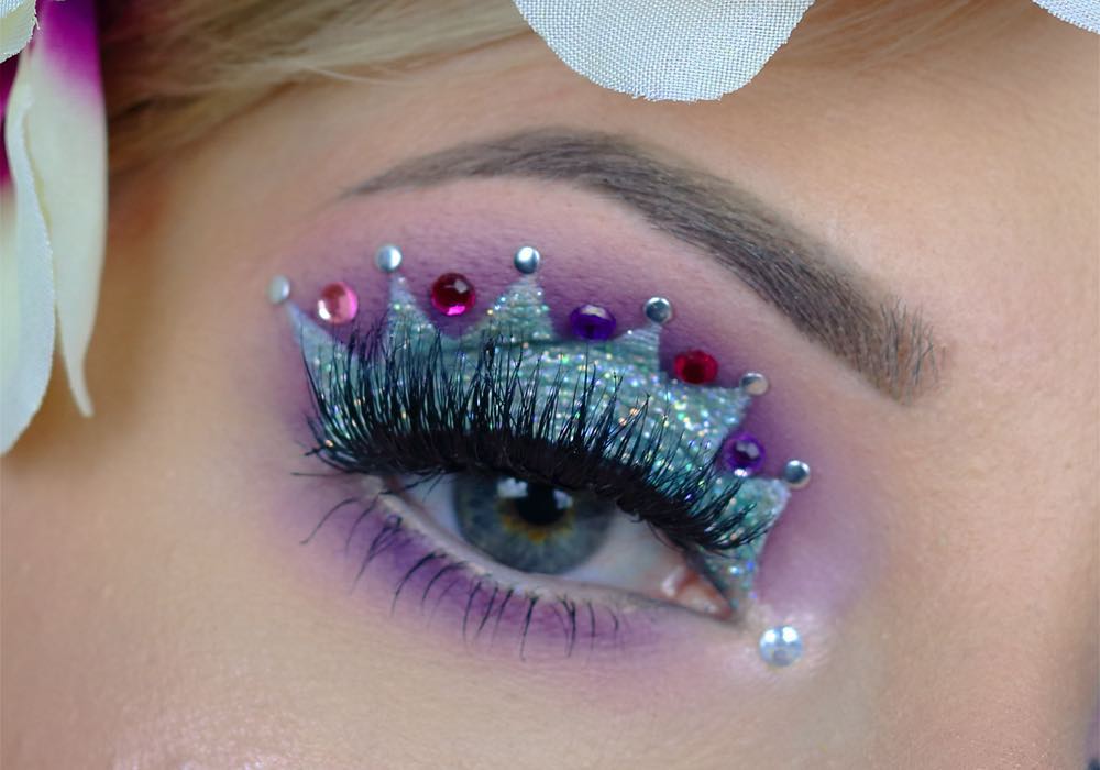 Coronas en los párpados: La nueva tendencia que arrasa en el mundo del maquillaje