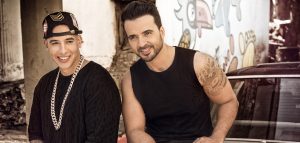 Sacerdote realiza versión religiosa de "Despacito" en plena misa