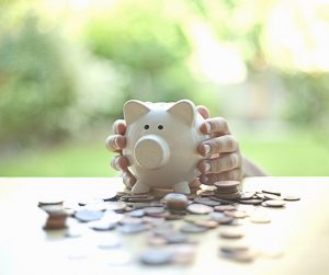 ¿Necesitas ahorrar dinero? Estos son los 4 gastos innecesarios que debes eliminar para siempre