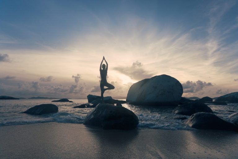 Beneficios de practicar yoga, una disciplina milenaria