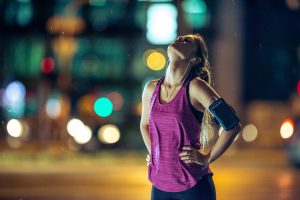 Descubre los múltiples beneficios de entrenar por la noche