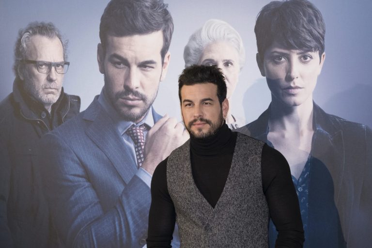 Mario Casas y sus guapos hermanos sacan suspiros durante sus paradisíacas vacaciones